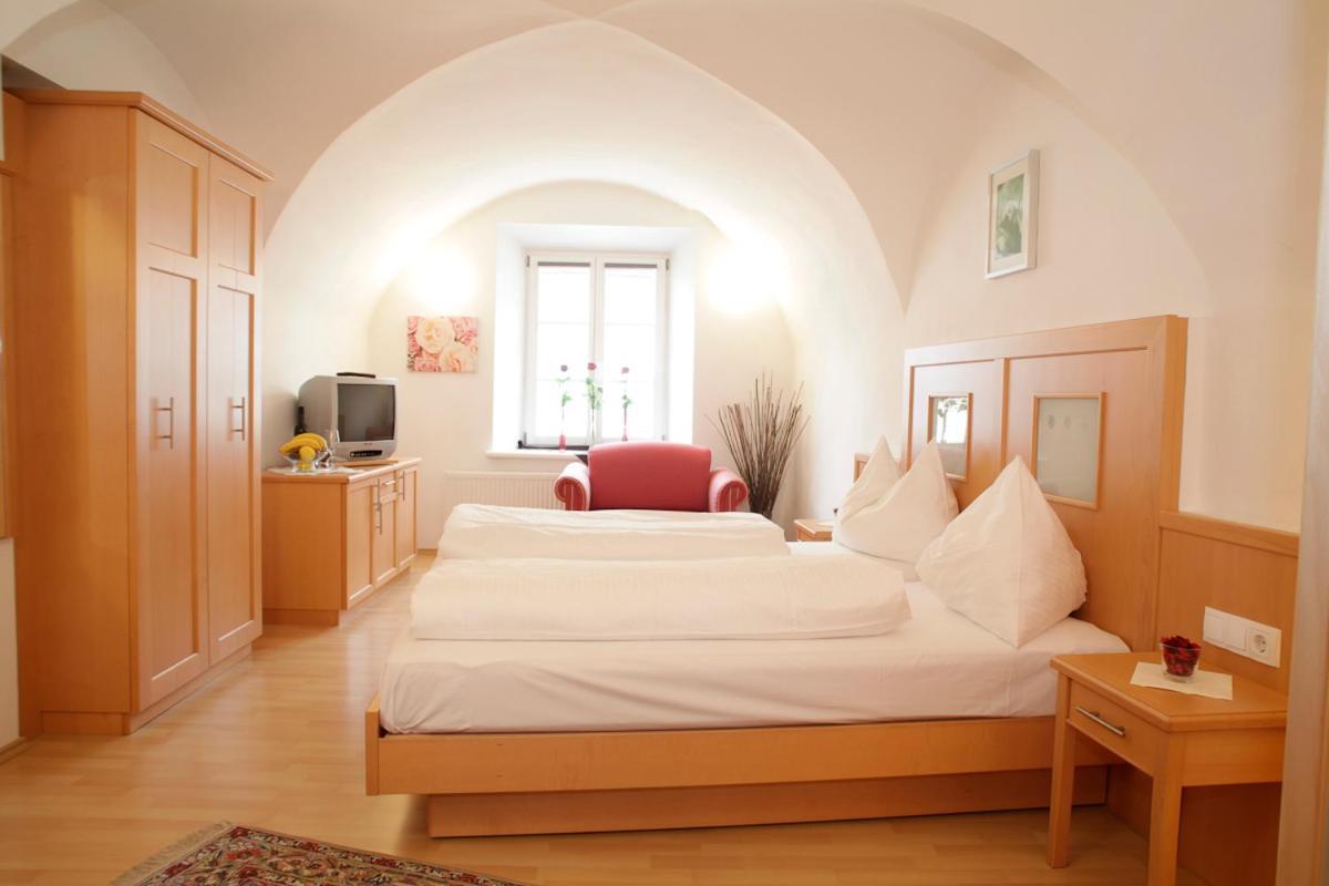 Raiffeisenhof Appartements Ehrenhausen Exterior photo